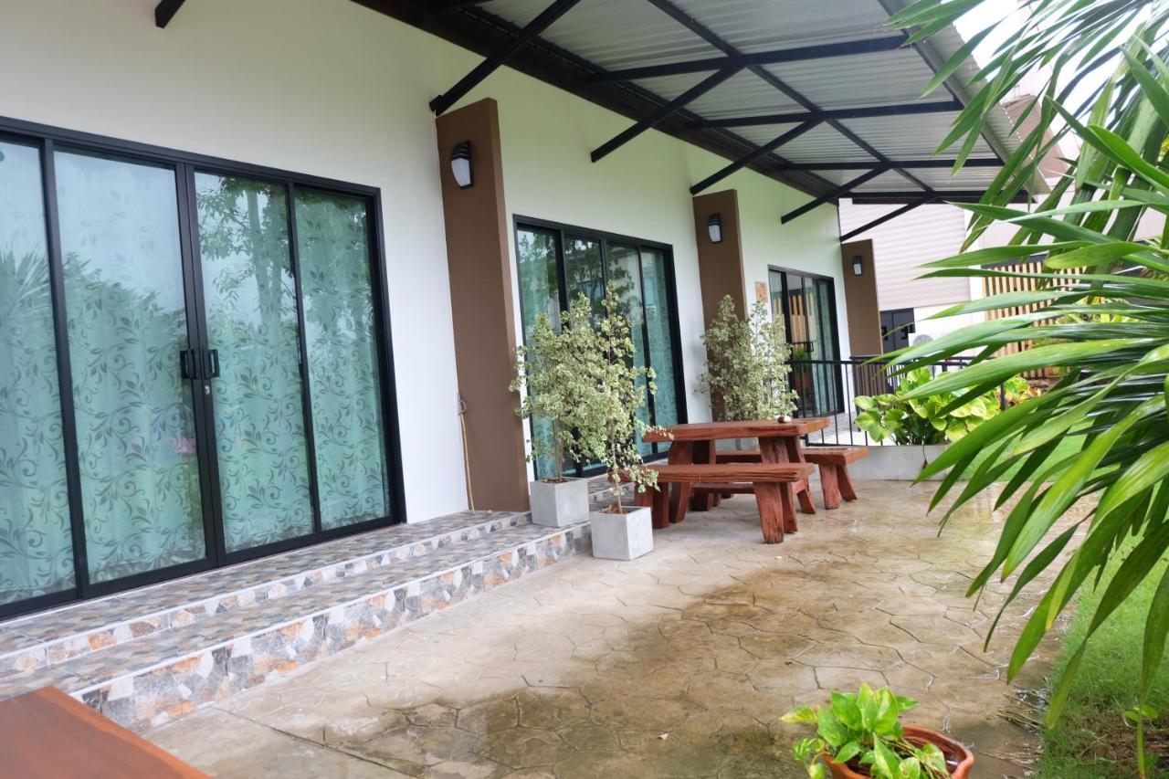 The Win Hotel Bang Saphan Exterior photo